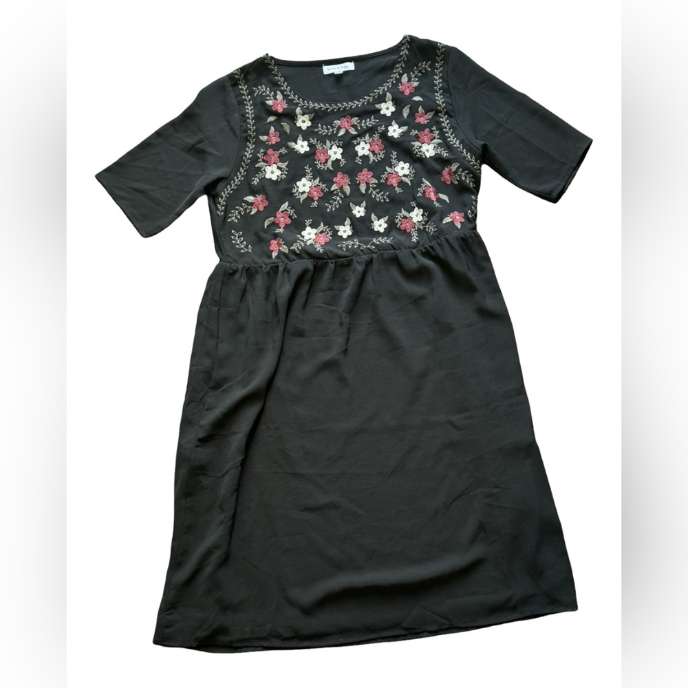 Wren & Ivory women’s embroidered dress size M
